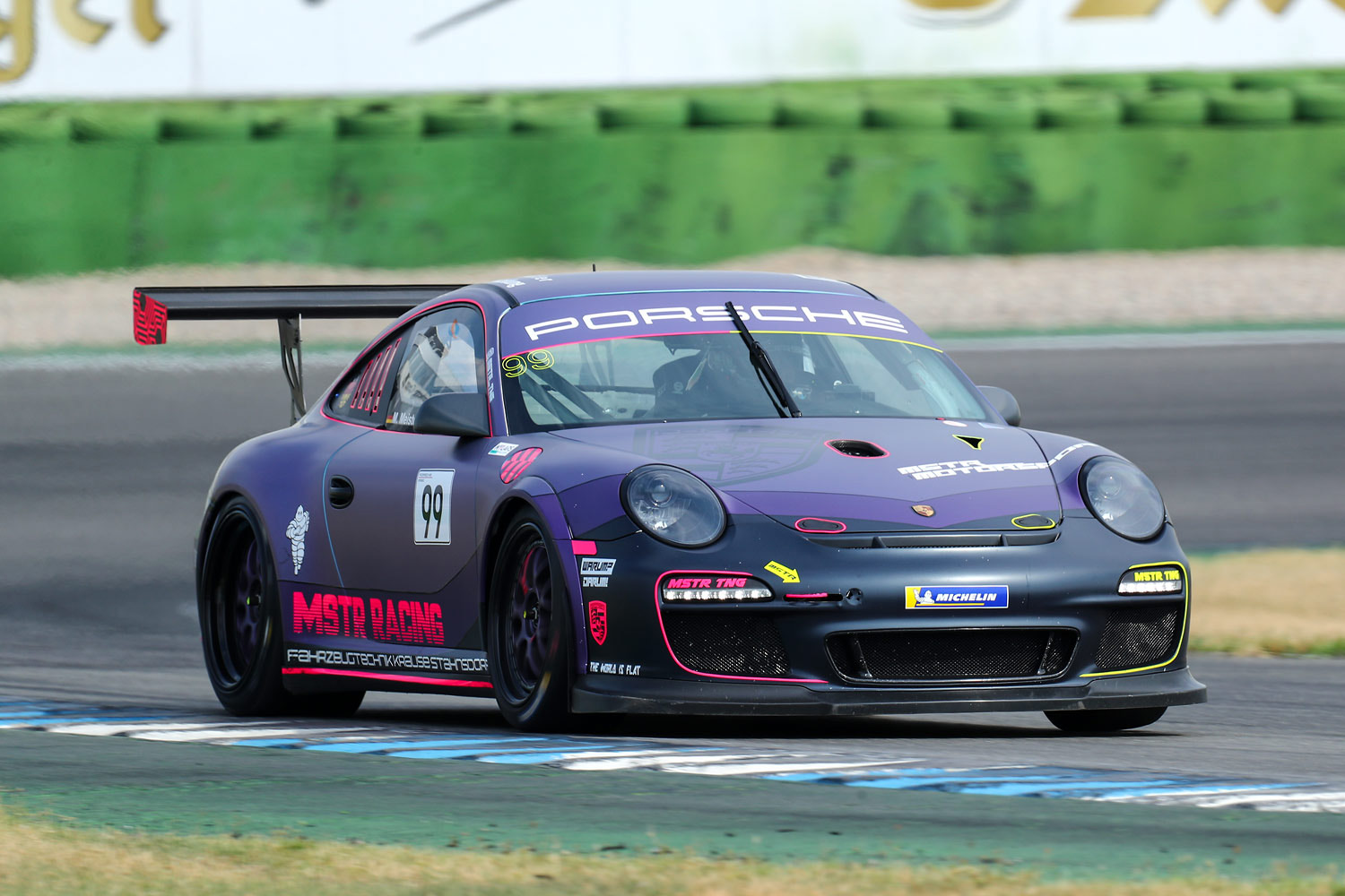 Marvin Meister (997 GT3 Cup) kommt als Führender in die Eifel.jpg
