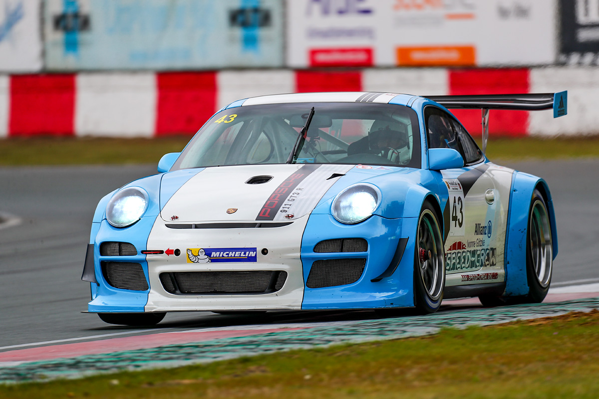 Thomas Lindemann (997 GT3 R) ist immer für eine Überraschung gut.jpg